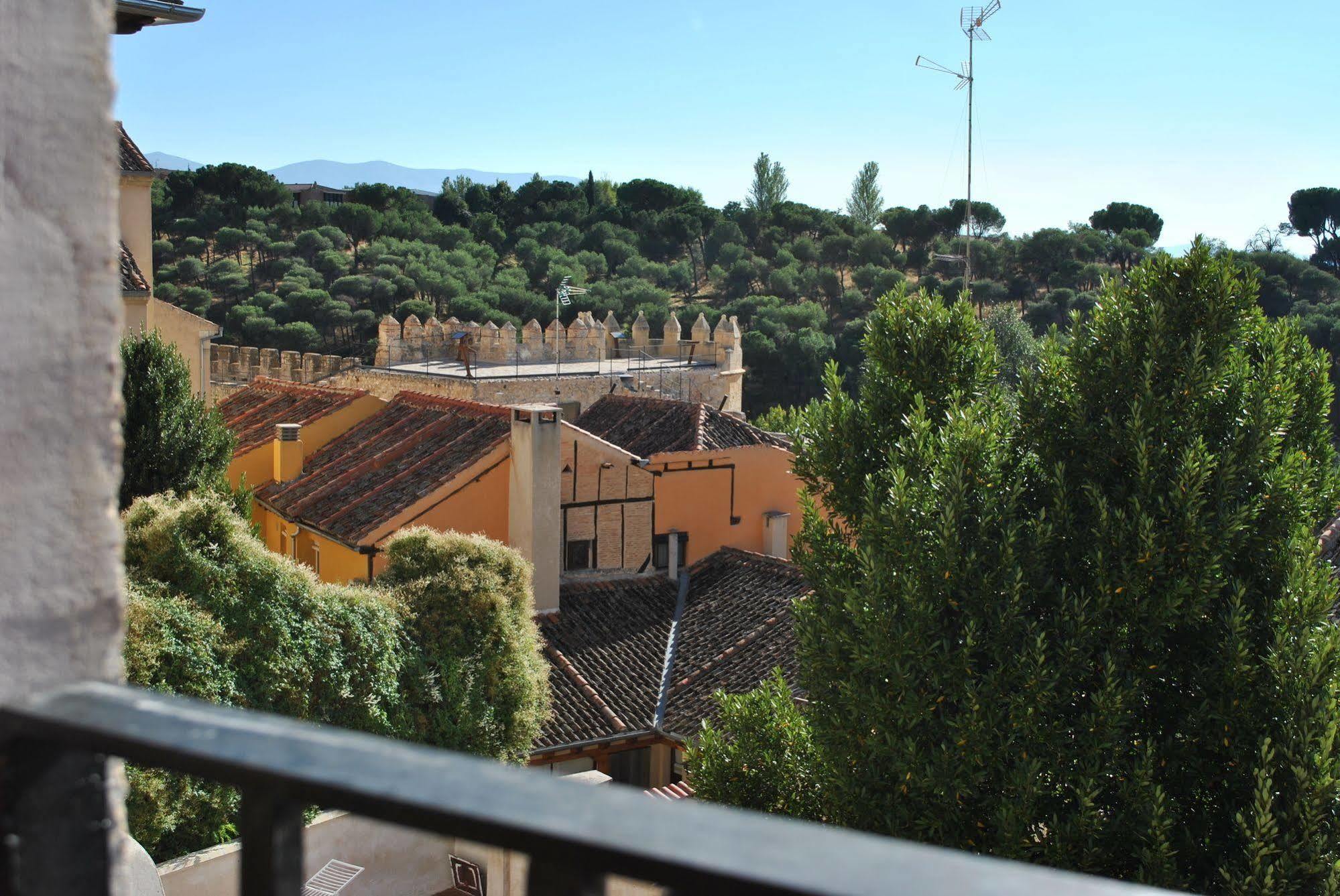 Hospedaje La Juderia Segovia Bagian luar foto